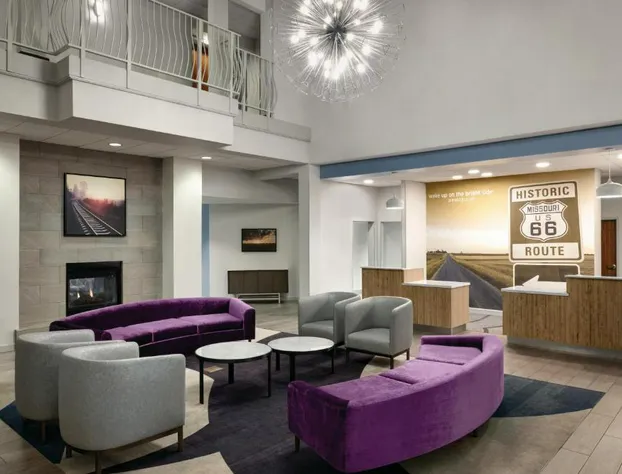 La Quinta Inn & Suites by Wyndham Springfield Airport Plaza hotel detail image 3