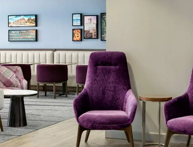 La Quinta Inn & Suites by Wyndham Springfield Airport Plaza hotel detail image 4