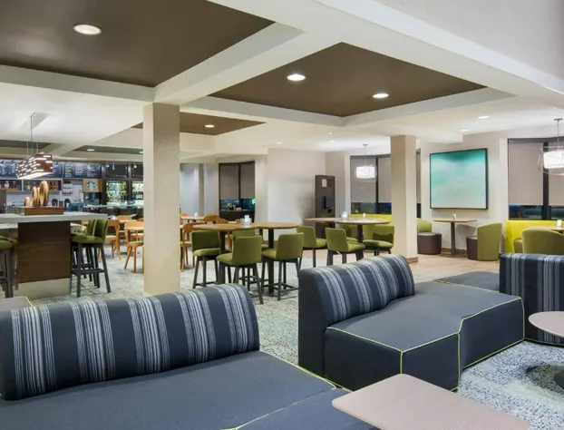 Courtyard by Marriott Springfield Airport hotel detail image 4