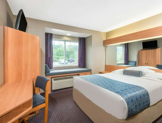 Microtel Inn & Suites by Wyndham Hazelton/Bruceton Mills hotel detail image 4