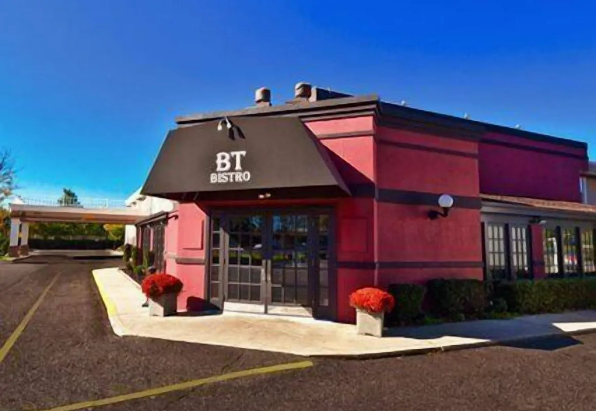 Clarion Hotel Palmer Inn hotel hero