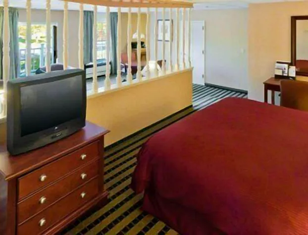 Clarion Hotel Palmer Inn hotel detail image 2