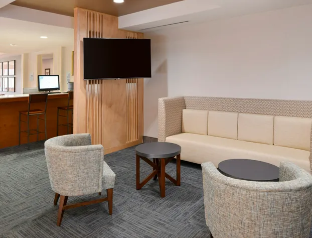 Holiday Inn Express & Suites Parkersburg-Mineral Wells by IHG hotel detail image 1