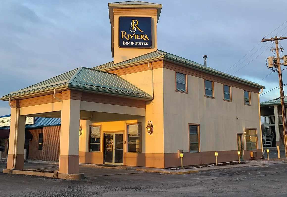 Riviera Inn and Suites 1000 Islands hotel hero