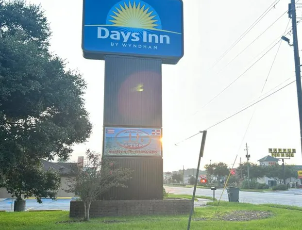Days Inn by Wyndham Hinesville Near Fort Stewart hotel detail image 1