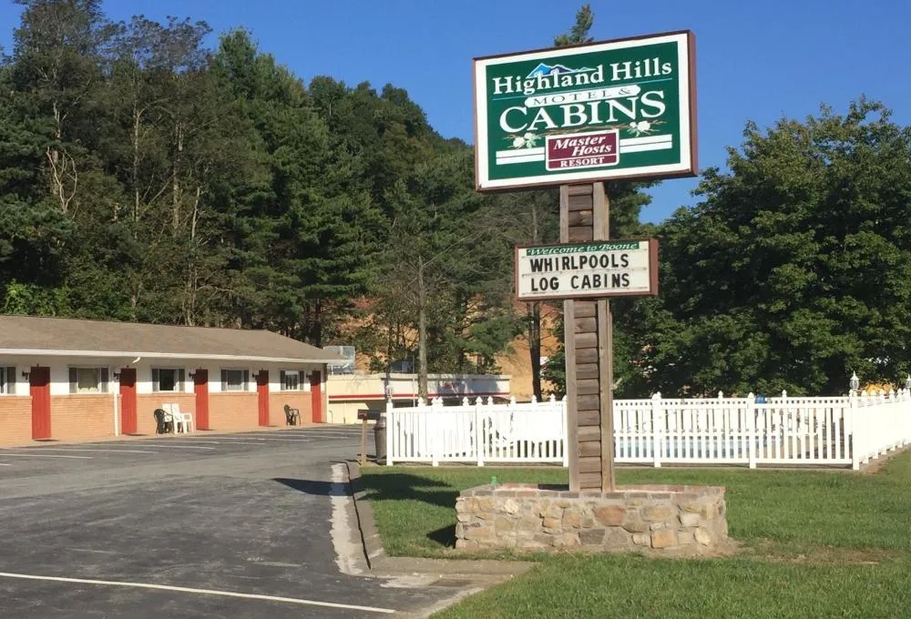 Highland Hills Motel and Cabins – A Master Hosts Resort hotel hero