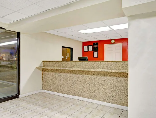 Super 8 by Wyndham Fredericksburg hotel detail image 2