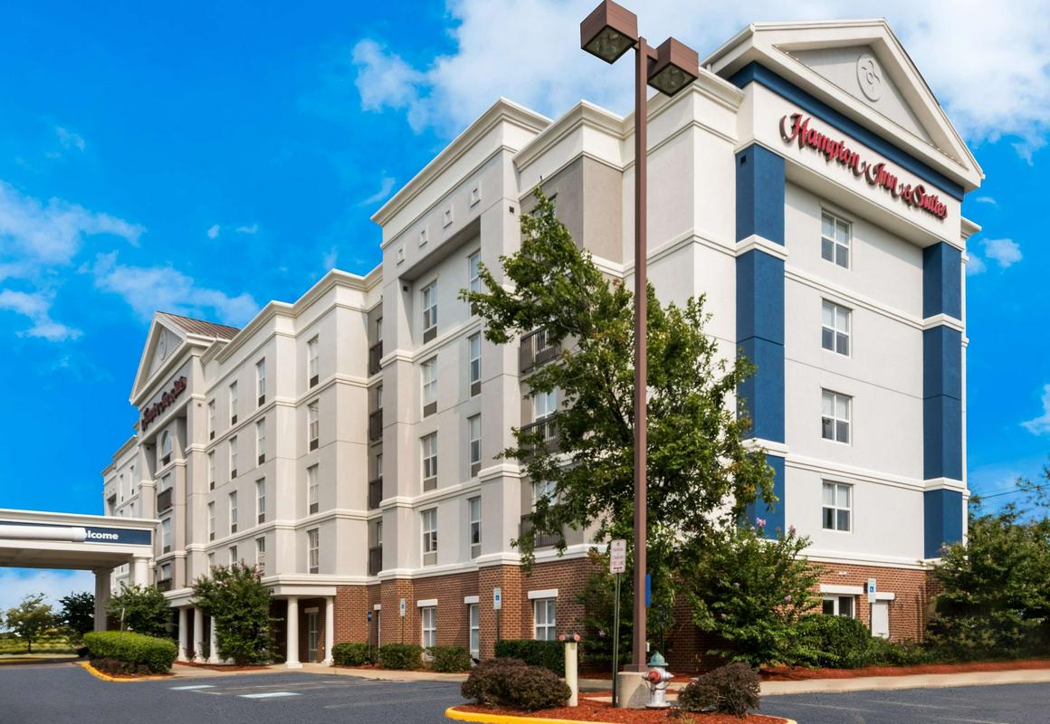 Hampton Inn & Suites Fredericksburg-at Celebrate Virginia hotel hero