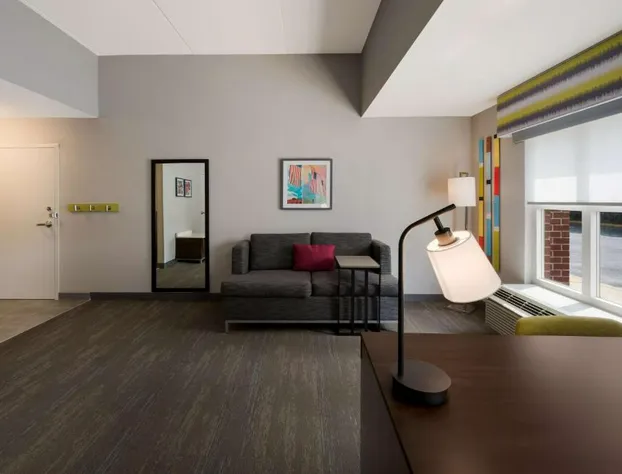 Hampton Inn & Suites Fredericksburg-at Celebrate Virginia hotel detail image 4