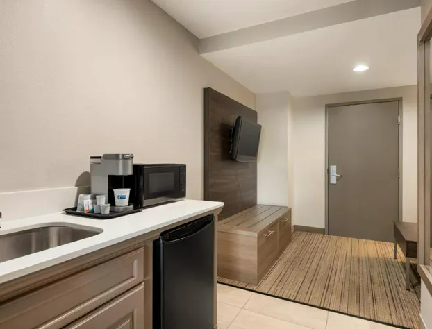 Holiday Inn Express Hotel & Suites Fredericksburg by IHG hotel detail image 3