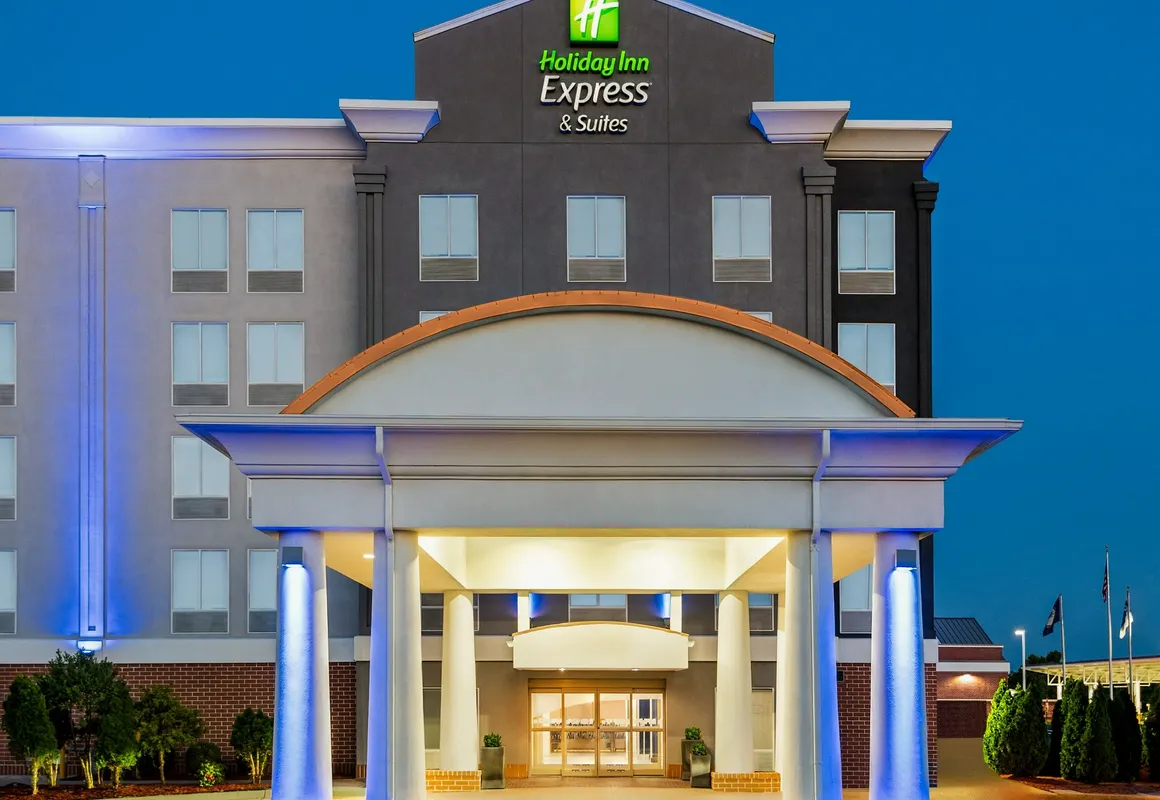 Holiday Inn Express Hotel & Suites Fredericksburg by IHG hotel hero