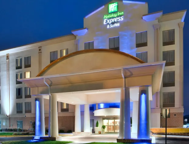 Holiday Inn Express Hotel & Suites Fredericksburg by IHG hotel detail image 1