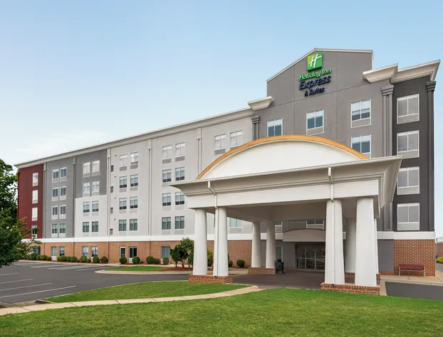 Holiday Inn Express Hotel & Suites Fredericksburg by IHG hotel detail image 2