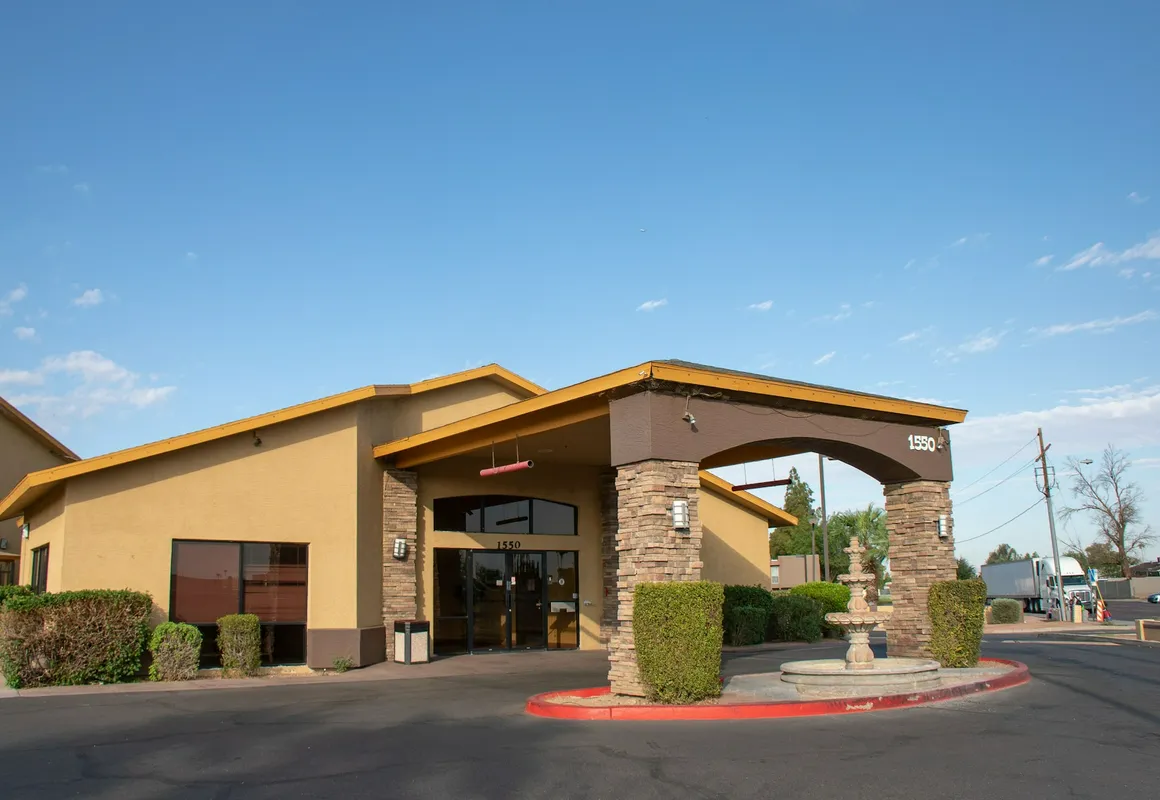 American Inn hotel hero