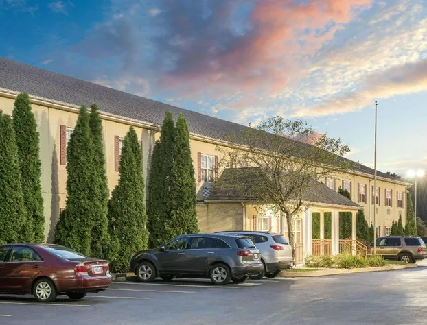 Super 8 Maumee/Toledo, OH hotel detail image 1