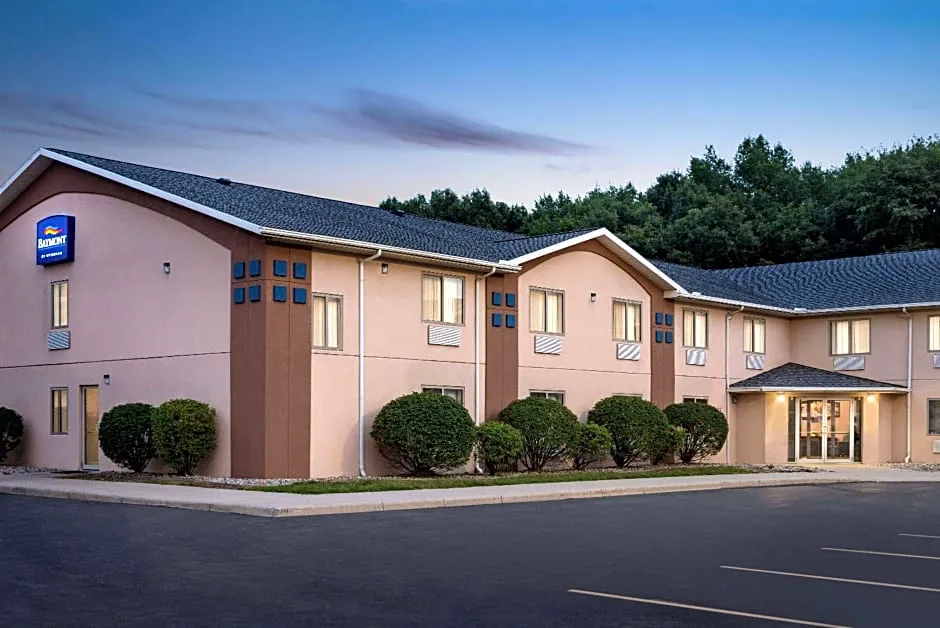 Baymont Inn & Suites by Wyndham Swanton/Toledo Airport hotel hero
