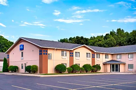 Baymont Inn & Suites by Wyndham Swanton/Toledo Airport hotel detail image 3