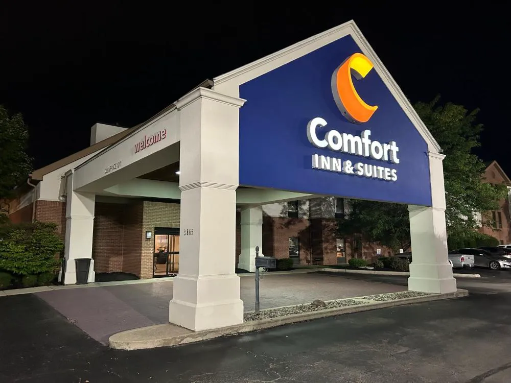 Comfort Inn & Suites Toledo North hotel hero
