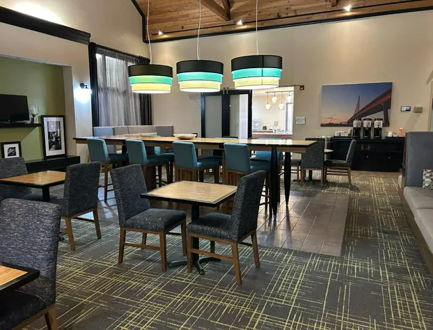 Comfort Inn & Suites Toledo North hotel detail image 4