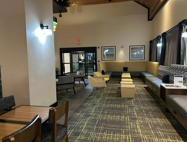 Comfort Inn & Suites Toledo North hotel detail image 4
