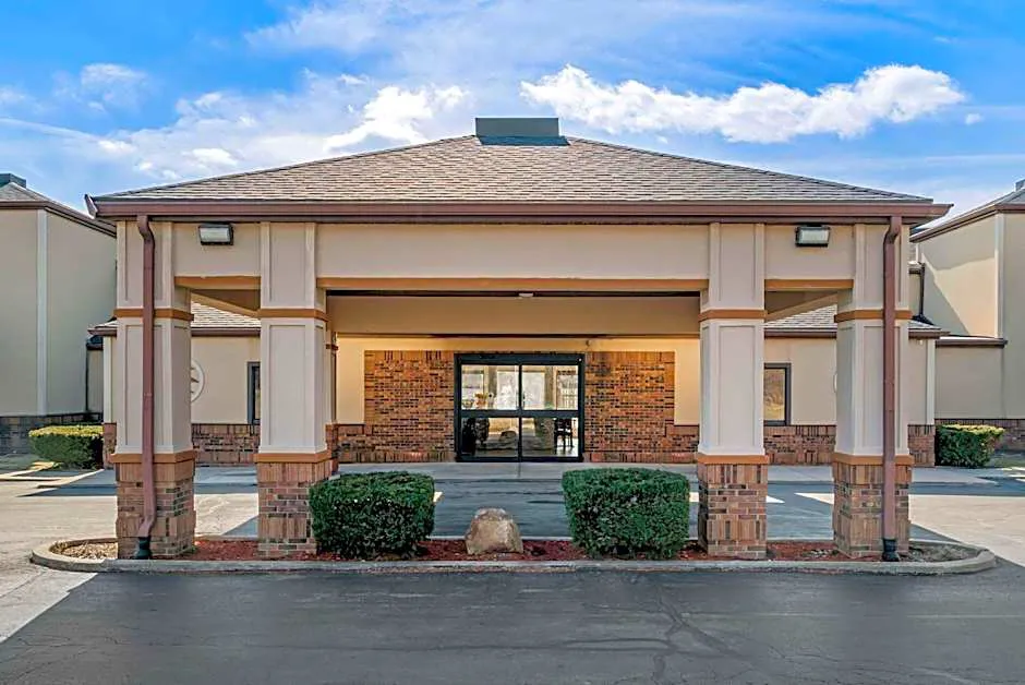 Comfort Inn East hotel hero