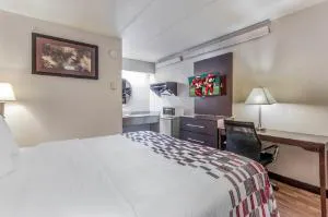 Red Roof Inn Columbia, MO hotel detail image 1