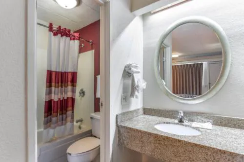 Red Roof Inn Columbia, MO hotel detail image 2