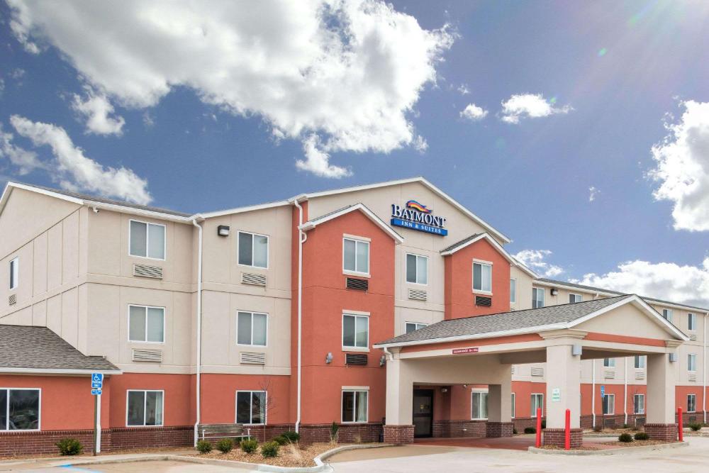 Baymont by Wyndham Fulton hotel hero