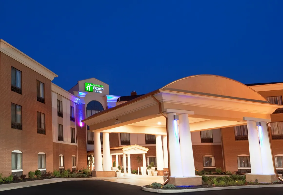 Holiday Inn Express & Suites Akron Regional Airport Area by IHG hotel hero