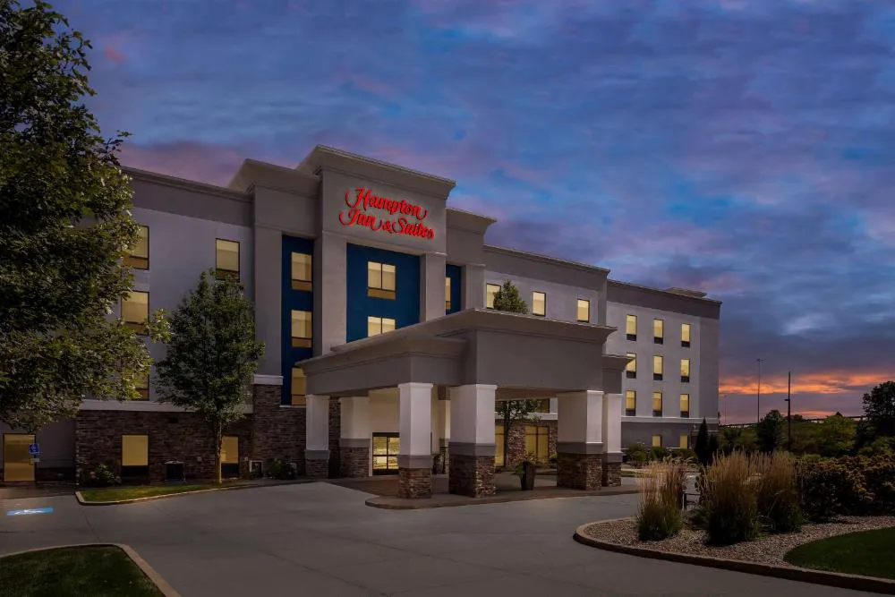 Hampton Inn & Suites Canton hotel hero