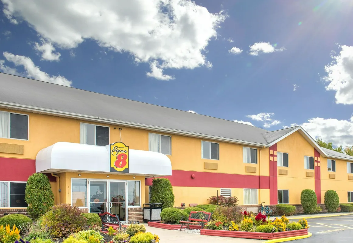 Super 8 by Wyndham Medina hotel hero