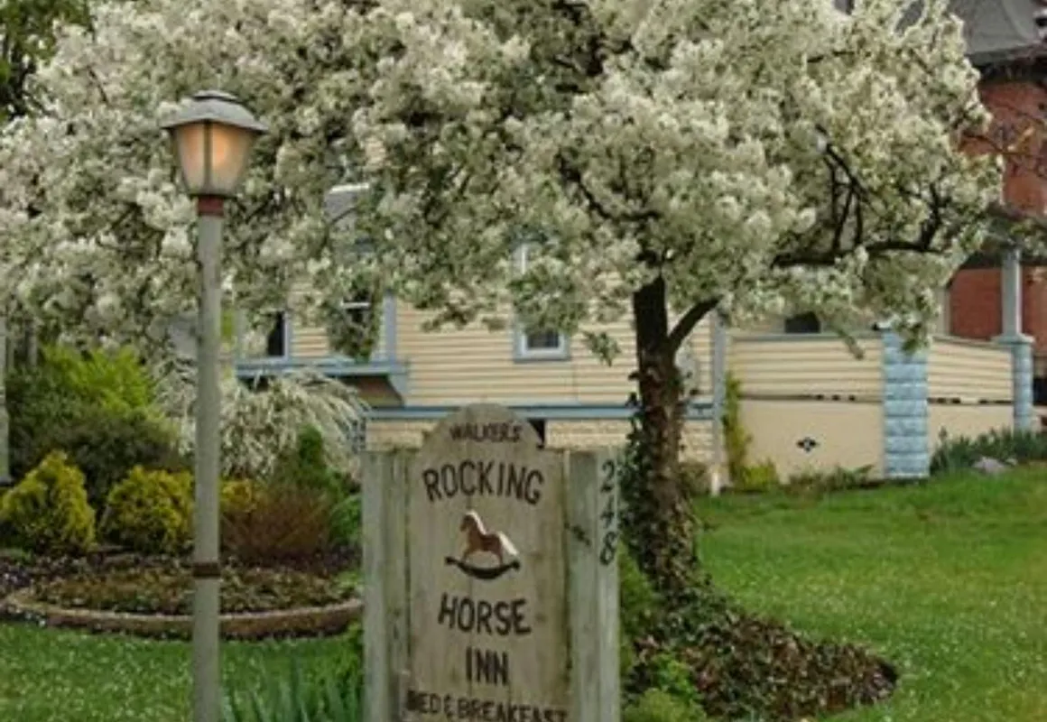 Rocking Horse Inn hotel hero