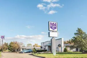 Knights Inn Canton hotel hero