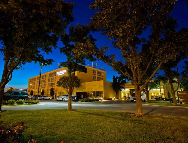 DoubleTree by Hilton Hotel Wichita Airport hotel detail image 1