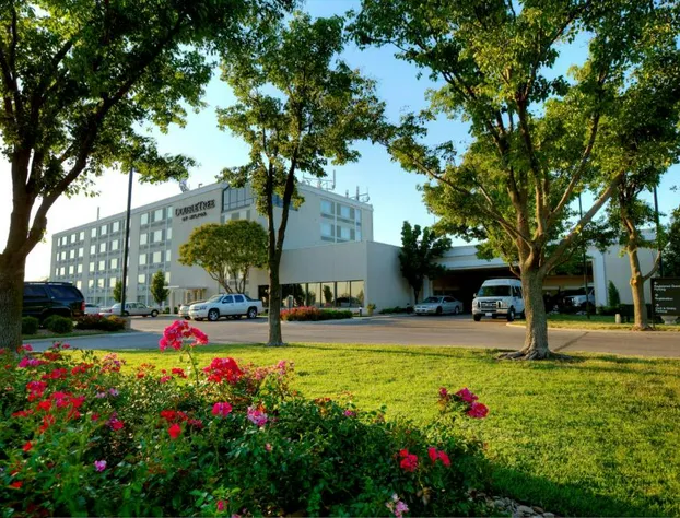 DoubleTree by Hilton Hotel Wichita Airport hotel detail image 1