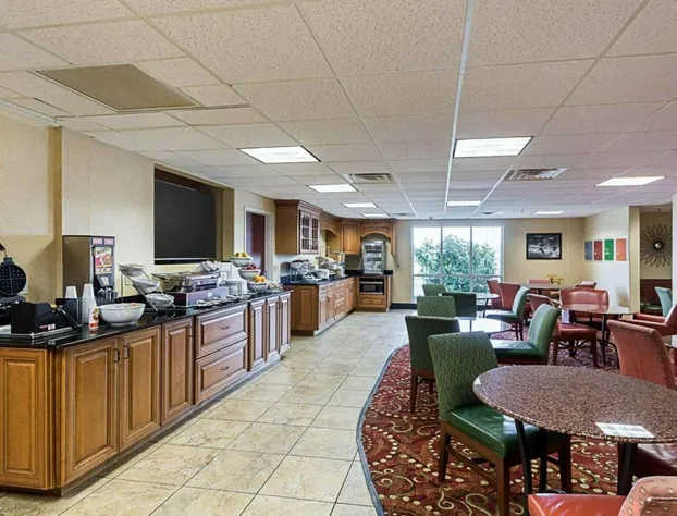 Comfort Suites Airport hotel detail image 2