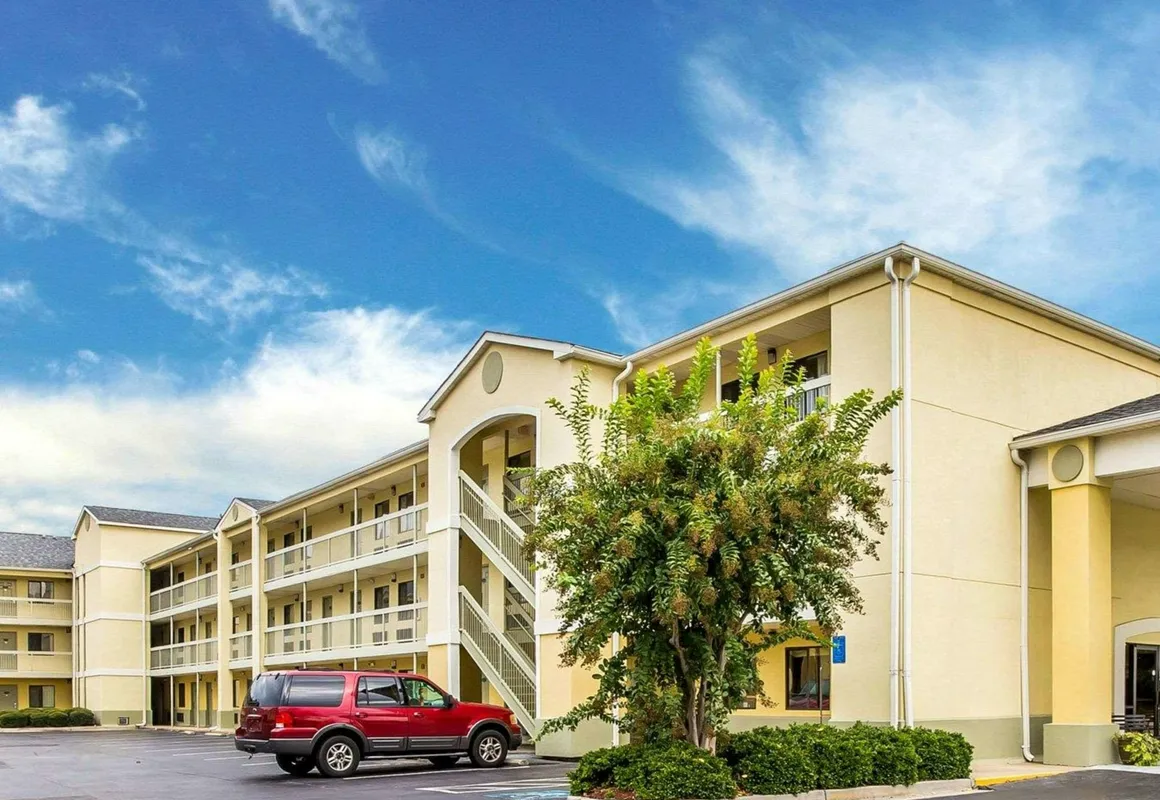 Suburban Studios hotel hero