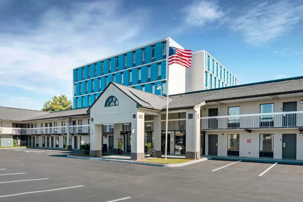 Econo Lodge Augusta, Downtown hotel hero