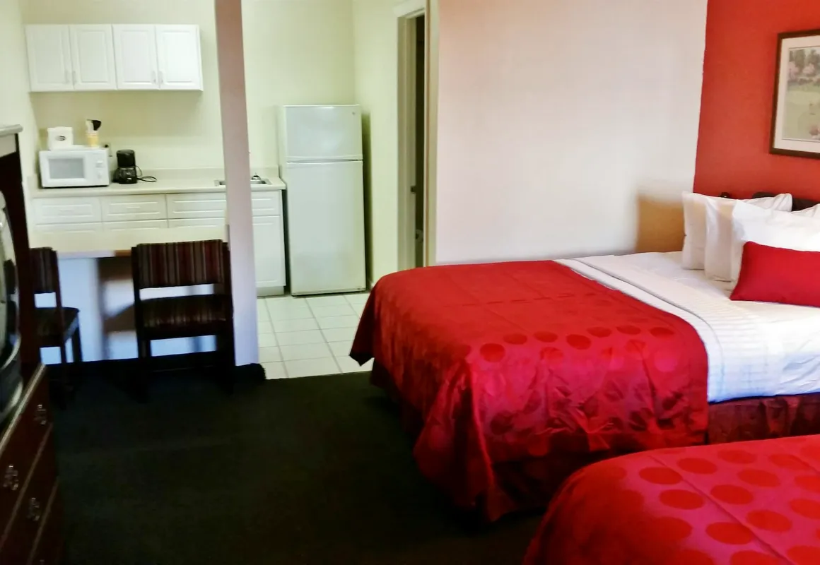 Country Hearth Inn & Suites Augusta hotel hero