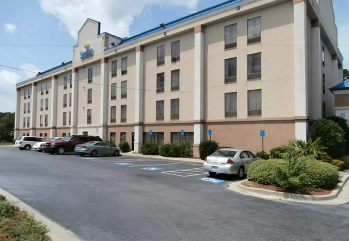 Comfort Inn & Suites Thomson hotel hero