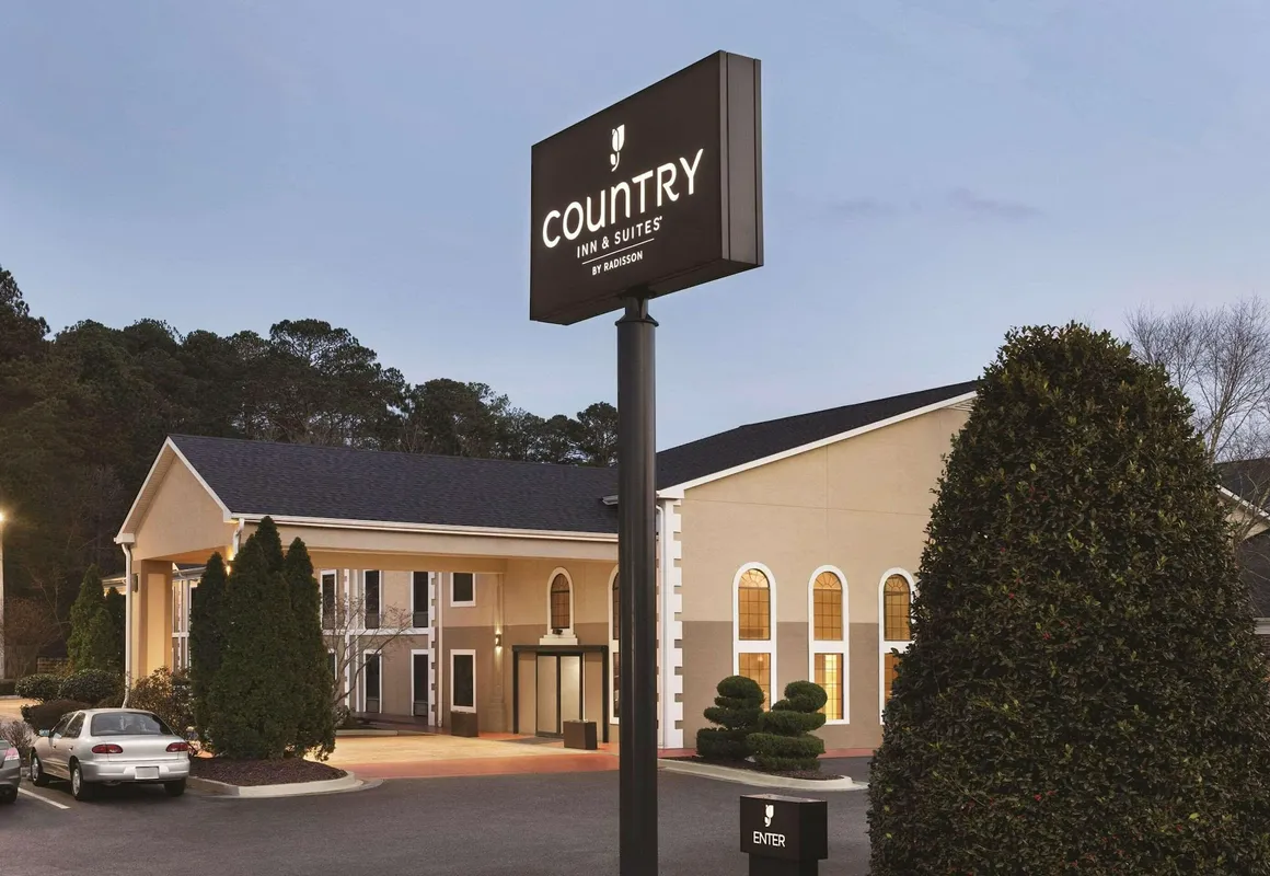 Country Inn & Suites by Radisson, Griffin, GA hotel hero