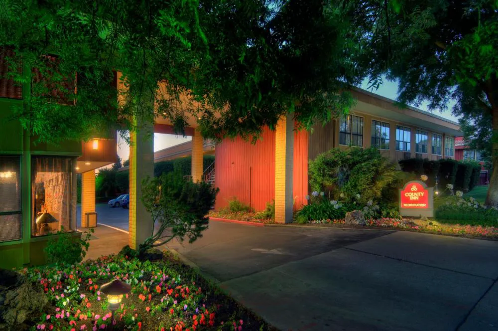 County Inn hotel hero