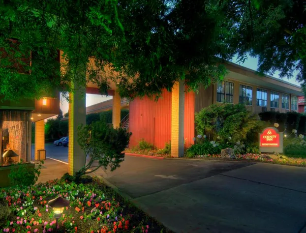 Days Inn & Suites by Wyndham Mountain View hotel detail image 1