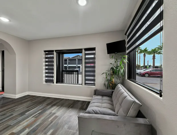 Econo Lodge Inn & Suites hotel detail image 3