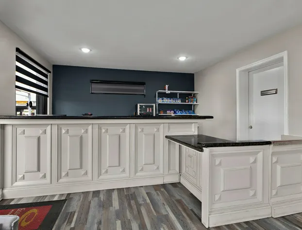 Econo Lodge Inn & Suites hotel detail image 4