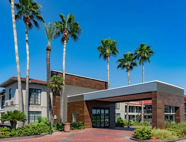 La Quinta Inn by Wyndham Laredo I-35 hotel detail image 2