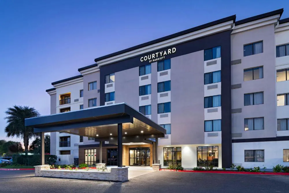 Courtyard Marriott Laredo hotel hero