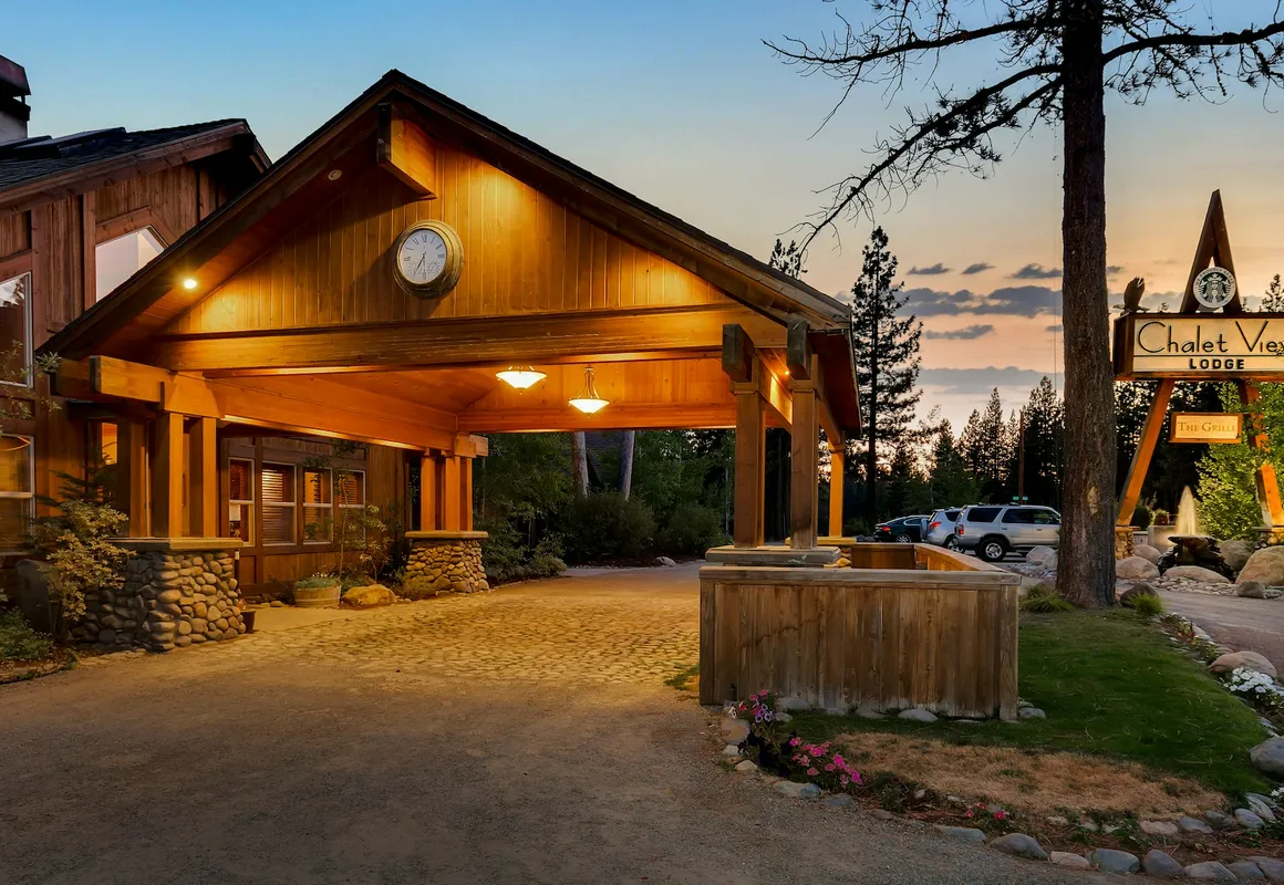 Chalet View Lodge hotel hero