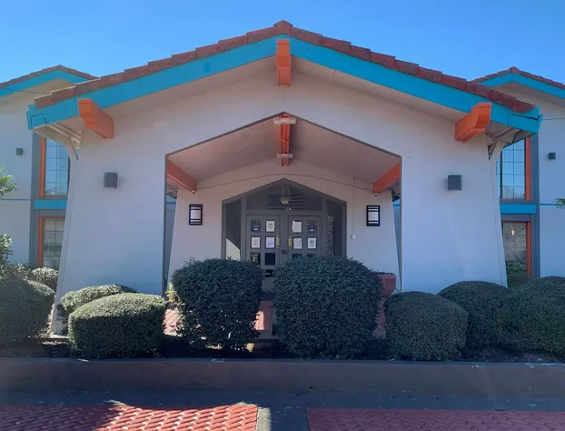 Howard Johnson by Wyndham Columbus Fort Moore hotel detail image 2