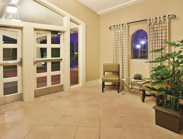 Howard Johnson by Wyndham Columbus Fort Moore hotel detail image 3